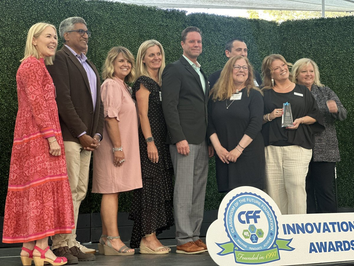 allyjanehat's tweet photo. What an inspiring night surrounded by so many doing what’s best for kids! #CFFSD https://t.co/H1HP5BoVqO