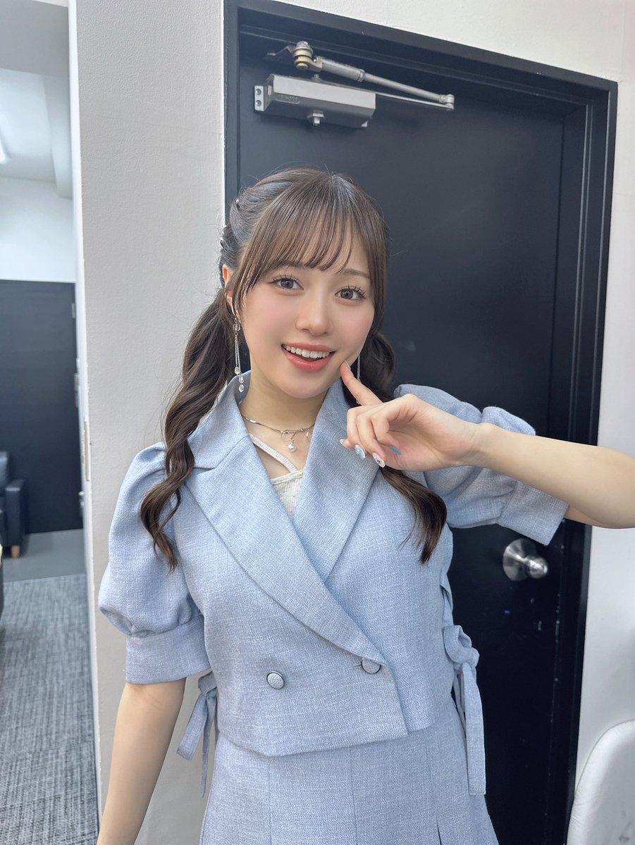 AyaEmori_BOX's tweet photo. この前の水色衣装が好評でとても嬉しい❕🩵ྀི
衣装でピンク着ることが多いけど他の色に挑戦するのも楽しいねえ☺️

ラスト平日共に頑張ろうぞ❕✊🏻 https://t.co/zcYckRdVPr