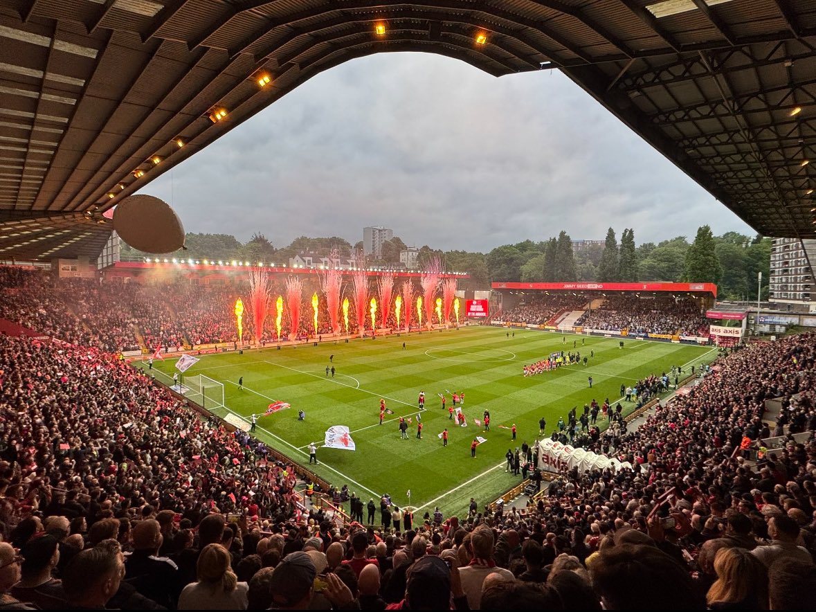 Joe_Cafc's tweet photo. Who would’ve thought 1 year later we’d be 1 game away from the championship, this club ❤️

Great photo btw @connorfawdry 👏#cafc https://t.co/BFK4NR62Ll