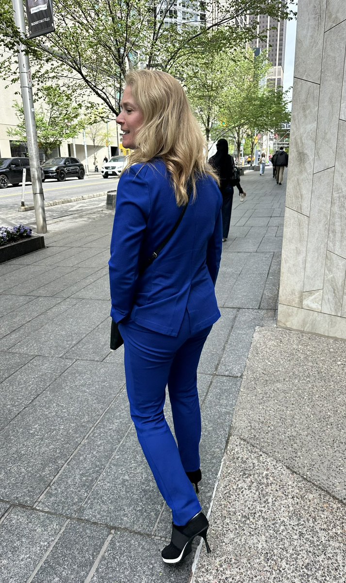 Sophie Grace and Sneex in the wild downtown Toronto! <a href="/emmagmay/">Emma May</a> <a href="/shopsophiegrace/">SophieGrace</a> <a href="/SPANX/">SPANX</a>