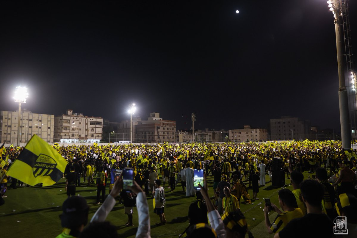 شاركونا احتفالاتكم بأبطال #دوري_روشن_السعودي 2024/25 من جميع أنحاء العالم 🌍🤩
على وسم 👈 #احتفالية_روشن_اتحادية

وادخلوا السحب للفوز بقميص "ليلة الحسم" لأبطال الدوري 💛🫡