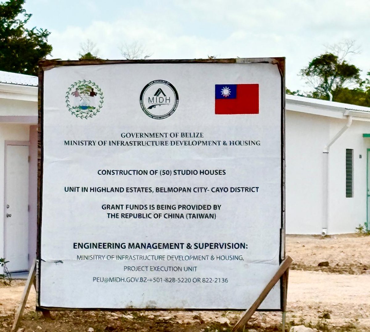 CONGRATULATIONS to the 50 new home owners who are going to start a new chapter of their lives at a brand new community in Belmopan!
Taiwan will continue working hand in hand with the government of Belize to elevate the well-being of the people in this beautiful jewel.