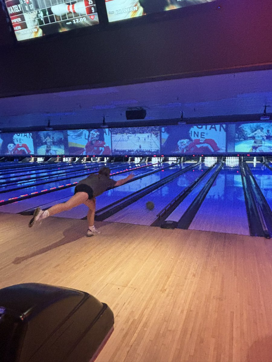 MathWithMsBretz's tweet image. Finishing day 2 @ bowlero 🎳  part 4