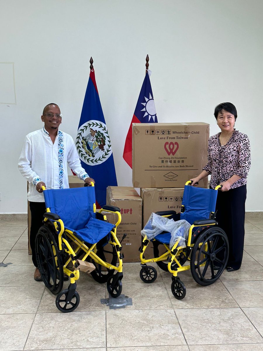 Ambassador Hsu handed over a donation of wheelchair from a Taiwanese NGO, the Cao Zhong Zhi Foundation, to the Hon. Kevin Bernard, Minister of Health &amp; Wellness of Belize. We sincerely thank Belize for its continued support of Taiwan’s participation in the WHO.