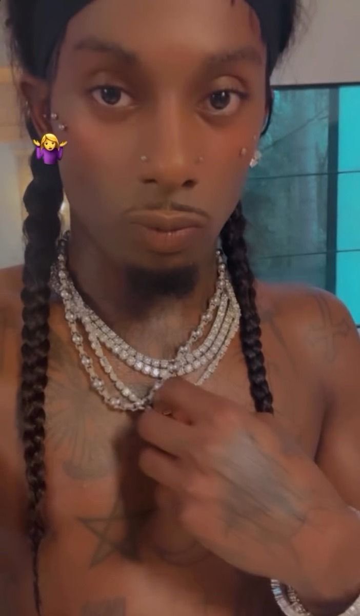 hlddisdick's tweet photo. carti really is the most overrated artist of our generation omg i just realized it while listening to olympian he says random bs with stupid adlibs plus we waited 4 years for a mid album we overrate smb that doesn’t even care for his own kids 🤦 https://t.co/DBEcVO3W7V