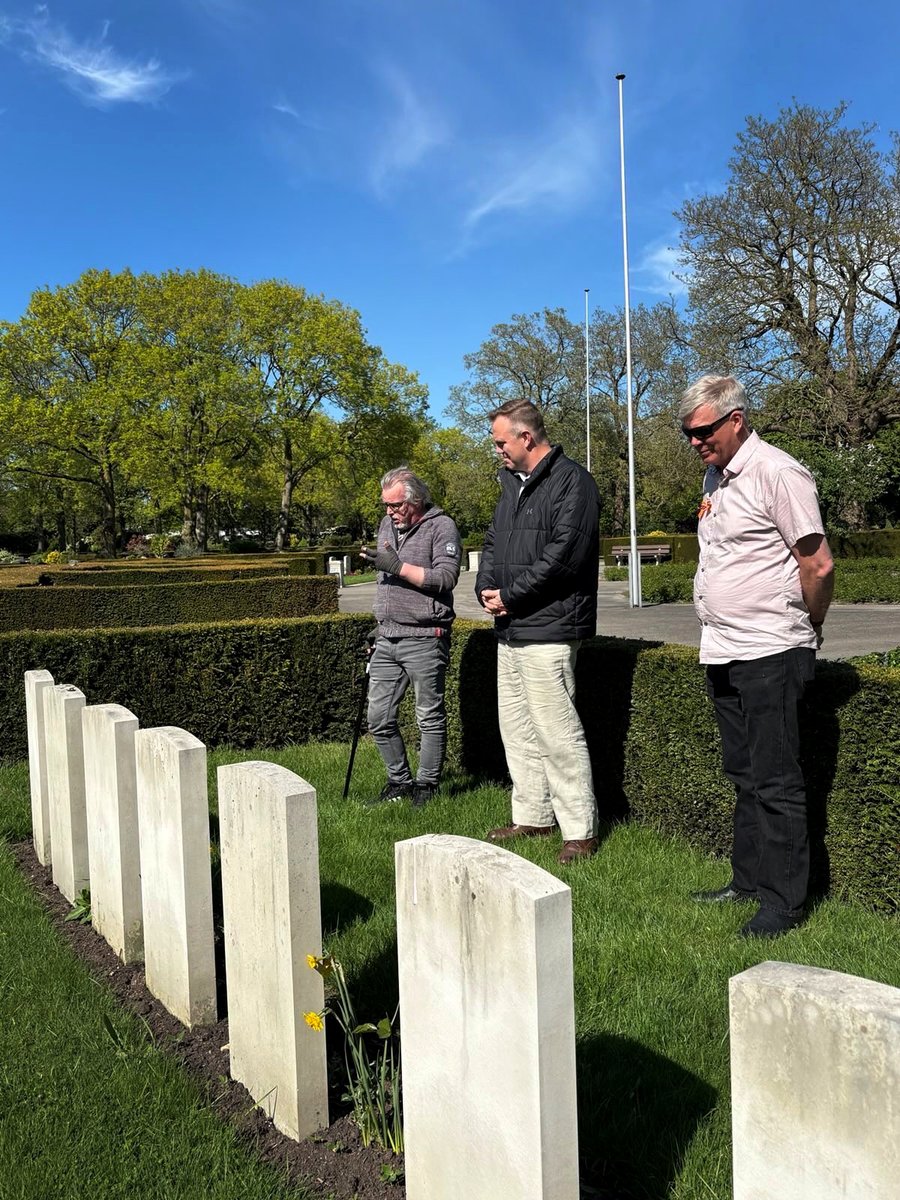 Royal Australian Air Force (@ausairforce) on Twitter photo A Dutch family who tend to the graves of Australian aviators have received personal thanks from <a href="/CAF_Australia/">Air Marshal Stephen Chappell</a> during his visit to the Netherlands.
Air Marshall Stephen Chappell DSC, CSC, OAM met with Mr Erik Adriaensen who has kind-heartedly adopted and cared for the graves. A Dutch family who tend to the graves of Australian aviators have received personal thanks from <a href="/CAF_Australia/">Air Marshal Stephen Chappell</a> during his visit to the Netherlands.
Air Marshall Stephen Chappell DSC, CSC, OAM met with Mr Erik Adriaensen who has kind-heartedly adopted and cared for the graves.