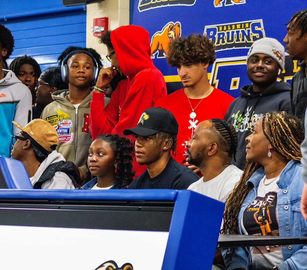 Vaughdrea Johnson Jr (@vaughdrea) on Twitter photo ✍🏾 off
#AGTG #PaceFB #CFB #SignDay
<a href="/PaceUAthletics/">Pace Athletics</a> <a href="/PaceUniversity/">Pace University</a> <a href="/CoachChadWalker/">Chad Walker</a> <a href="/CoachVito1/">CoachVito</a> ✍🏾 off
#AGTG #PaceFB #CFB #SignDay
<a href="/PaceUAthletics/">Pace Athletics</a> <a href="/PaceUniversity/">Pace University</a> <a href="/CoachChadWalker/">Chad Walker</a> <a href="/CoachVito1/">CoachVito</a>