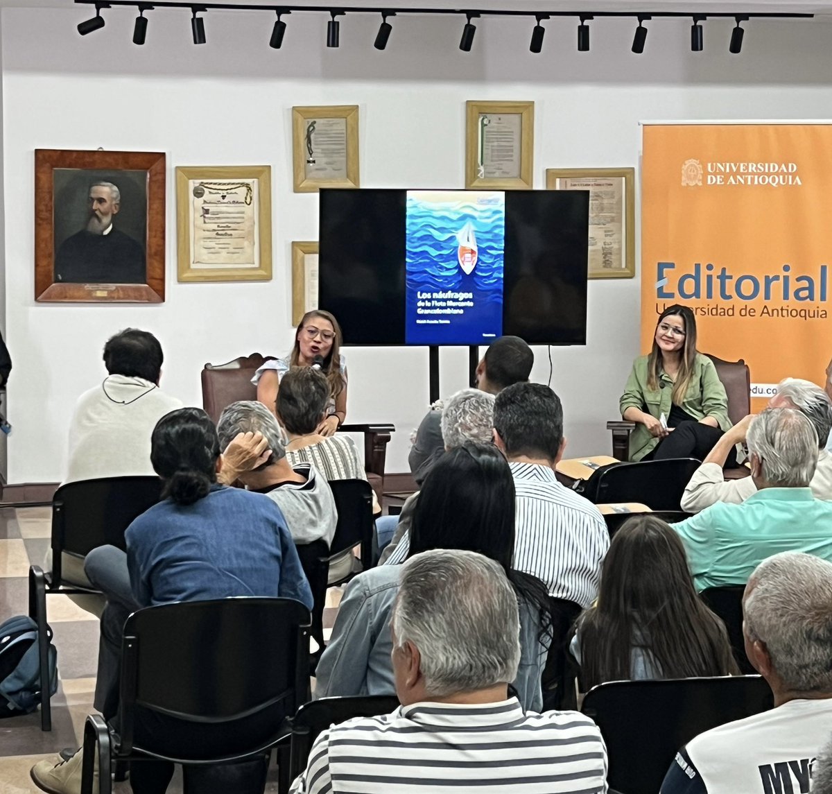 Tuve el honor de presentar en #Medellín Los náufragos de la Flota Mercante Grancolombiana, este libro es un homenaje que <a href="/HeidiJAT/">Heidi Acosta Torres</a> le hace a su padre y a sus amigos marineros, editorial <a href="/UdeA/">Universidad de Antioquia</a>