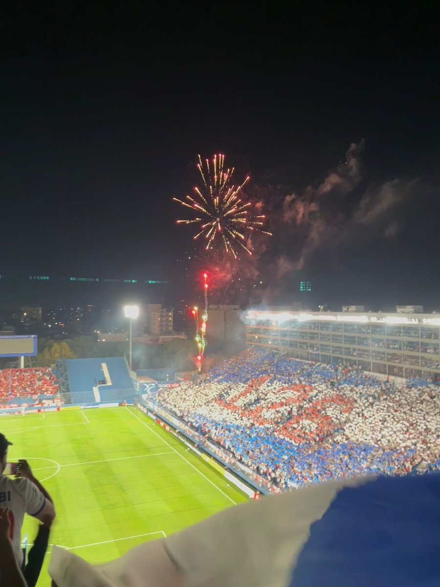 7411Hinchada's tweet photo. Han pasado los años jugadores también dirigentes, PERO LO QUE NO PASA ES LA GENTE QUE ACA ESTA PRESENTE 
Nuevamente queda demostrado que la hinchada siempre va a estar,  en un partido clave donde no se podía fallar la hinchada te copa el Parque,  mete mosaicos en tiempos récord, https://t.co/SMyBlw1p9q