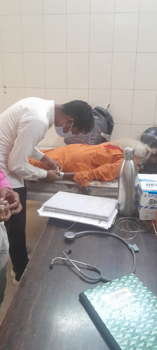 VimalVhp's tweet photo. मा0 @myogiadityanath जी,@sitapurpolice के खैराबाद SHOजांच करते रहे,और बुजुर्ग 80वर्ष के संत दबंगों की पिटाई से तड़प-2 कर दमतोड दिए, ऐसे लापरवाह,दंभी व्यक्ति को भगवान माफ नहीं करेगा।आज संत समाज इस विषयपर गंभीरता से चिंतन कर निर्णय लेगा
@Uppolice @AmitShah @dm_sitapur @UPGovt @ANI https://t.co/FPSezuR459
