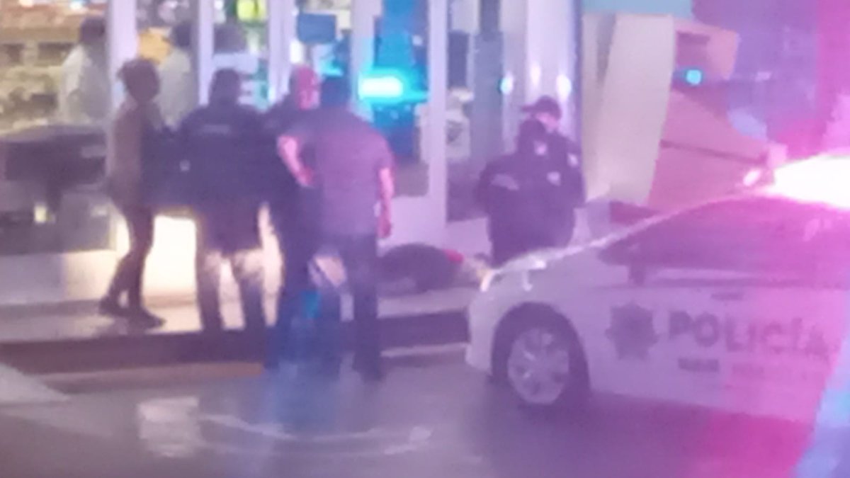 cecy_max's tweet image. Le dispararon a una mujer en la #CarniseriaRamos en #laspuentes #SanNicolas es la que está por la fuente de las arboledas, iba acompañada de otra señora. 😔