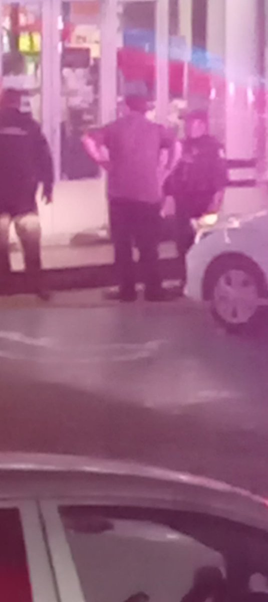 cecy_max's tweet image. Le dispararon a una mujer en la #CarniseriaRamos en #laspuentes #SanNicolas es la que está por la fuente de las arboledas, iba acompañada de otra señora. 😔