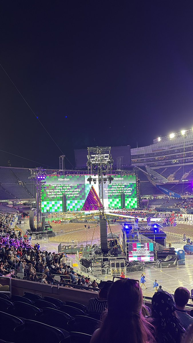 DierMadison's tweet photo. This is your sign to buy the limited view tickets #chicagobeyonce #beyhive https://t.co/XDpWZkFl0K
