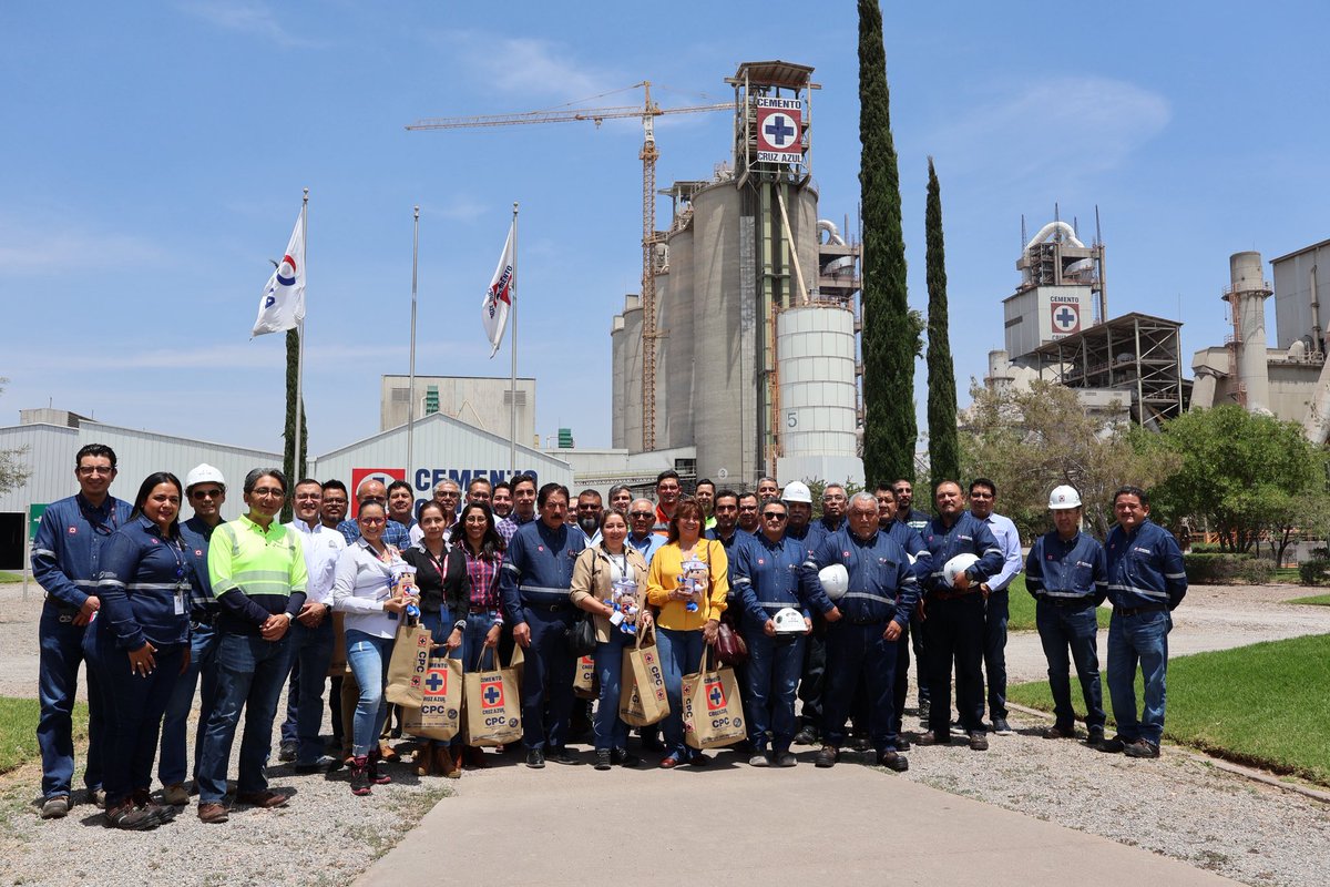 J_Cedeno's tweet photo. En el marco del convenio entre @INEGI_INFORMA y CANACEM, realizamos una visita técnica a la planta de @lacruzazul en Aguascalientes, seguida de una productiva sesión de trabajo enfocada en robustecer la base estadística del sector cementero en México.

Este esfuerzo reafirma nuestro compromiso con la generación de información confiable como base para la toma de decisiones estratégicas, orientadas a la sostenibilidad, la competitividad y el futuro de nuestra industria.

Quiero expresar mi profundo agradecimiento al equipo de INEGI, a los integrantes de nuestro Grupo de Trabajo de Análisis Económico y, muy especialmente, al extraordinario equipo de Cruz Azul por su cálido recibimiento, su entusiasmo y su plena disposición para contribuir a este esfuerzo colectivo que fortalece y proyecta a toda la industria cementera.