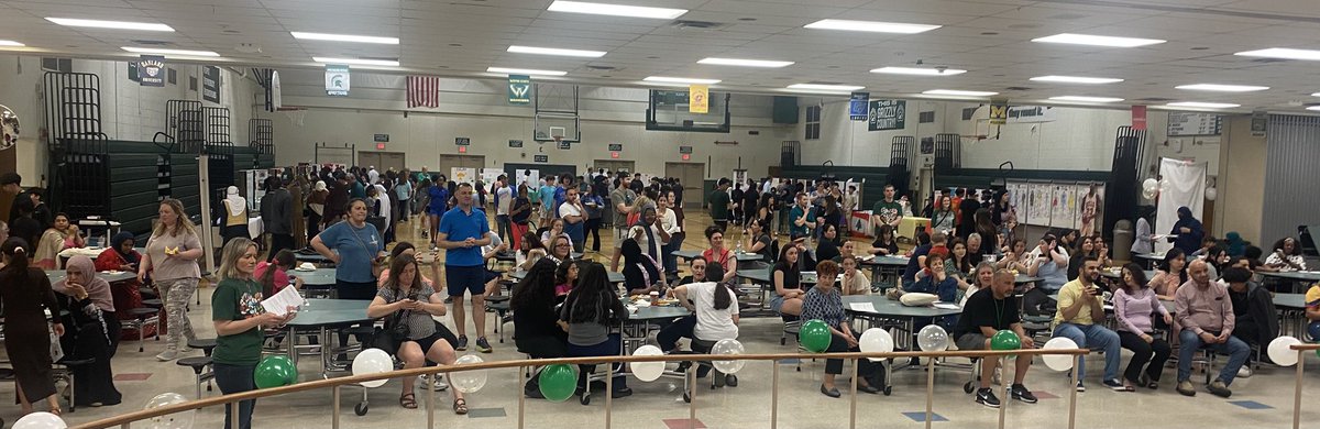MsEIljo's tweet photo. Spring title 1 event was a massive success! Passport to World Famous Grissom. Celebrating the diversity of our community with student projects, performances, food and community partnerships! Our social studies and ELL department rocked it! #GreatDayToBeAGrizzly #Grizzly_PRIDE https://t.co/TMtaBuehOs