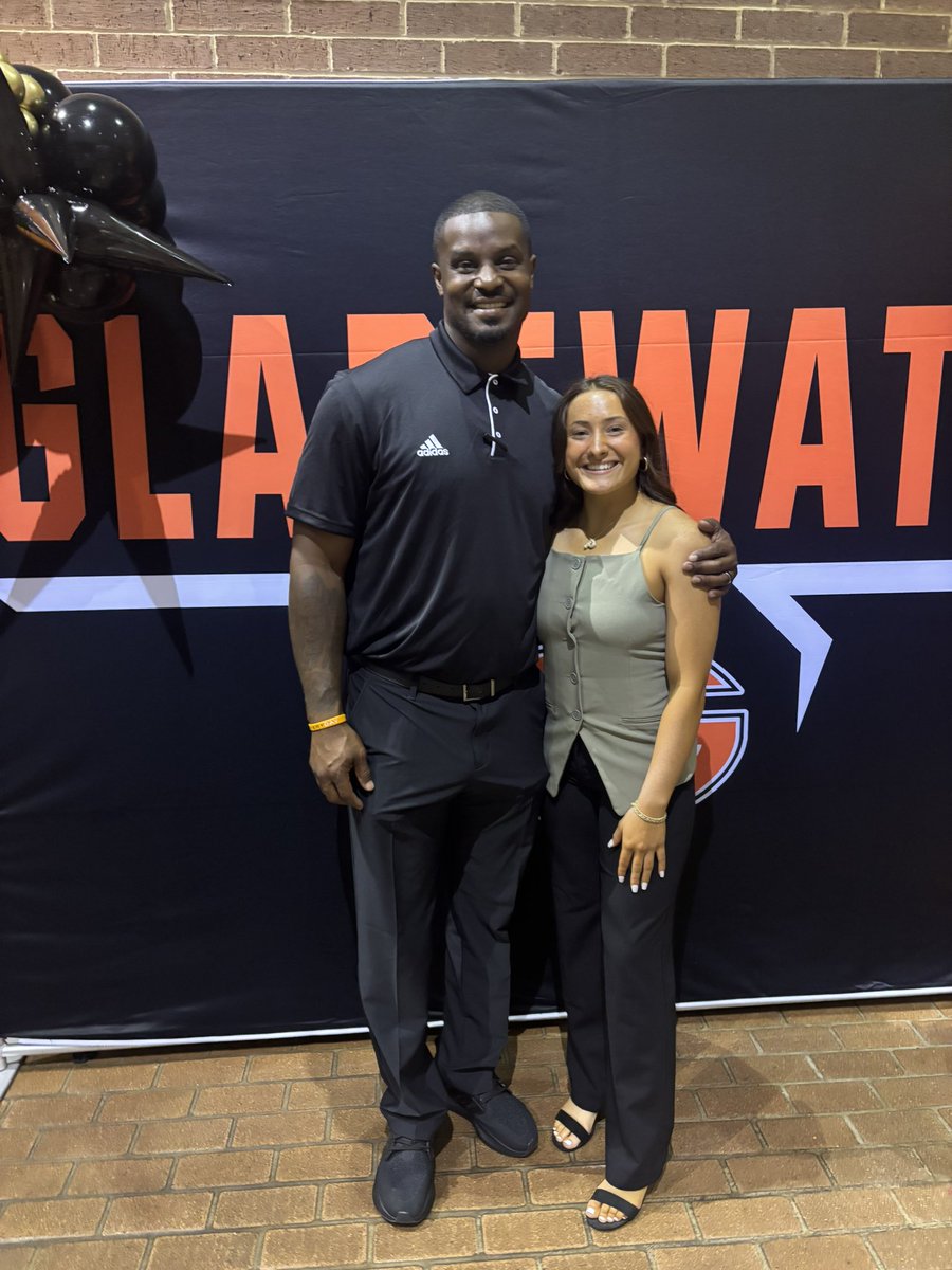 HunterPeyton26's tweet photo. Sports Banquet 2025 🧡
Thankful for the coaches I have! https://t.co/HuVIGvFOCG