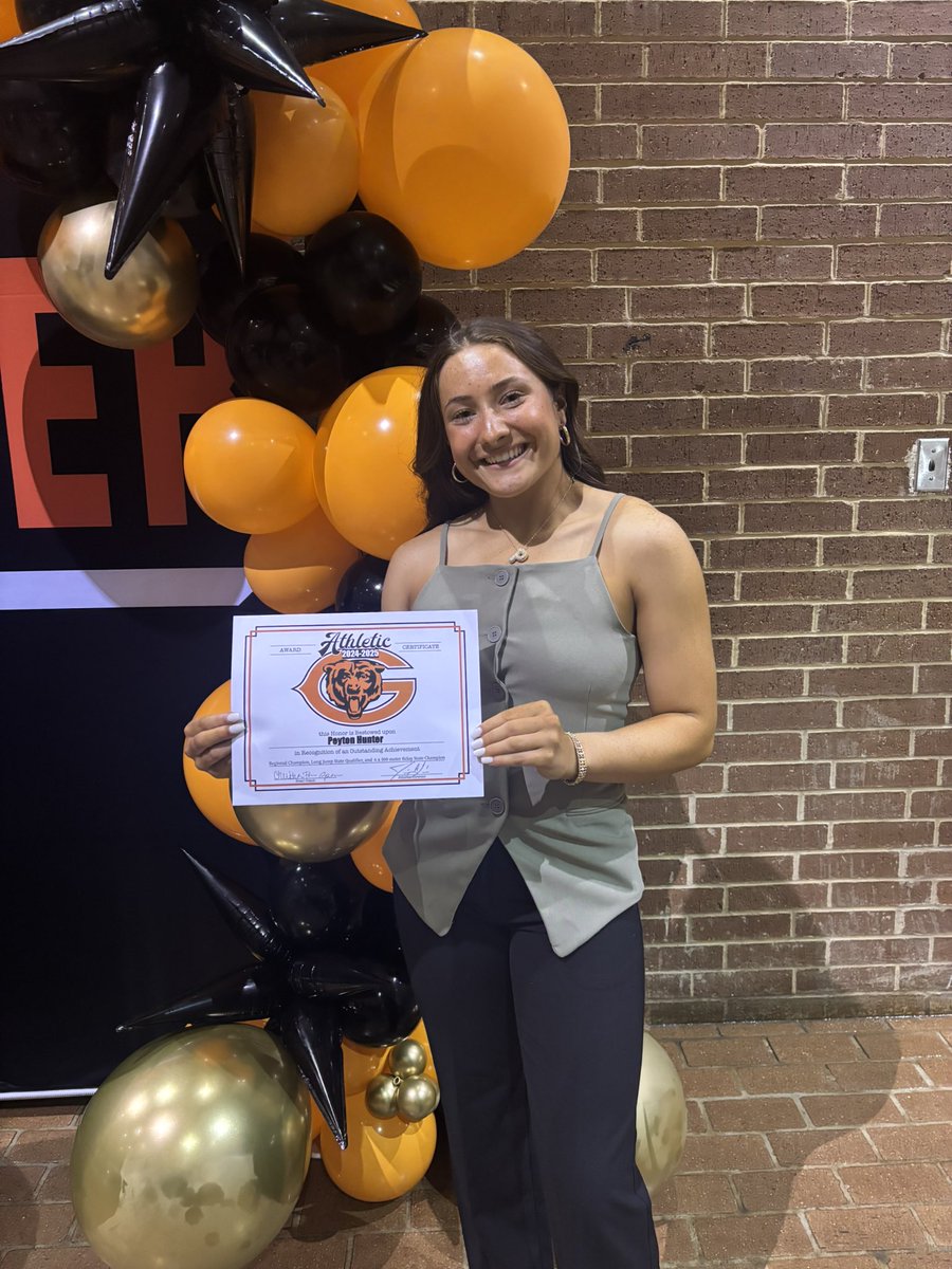 HunterPeyton26's tweet photo. Sports Banquet 2025 🧡
Thankful for the coaches I have! https://t.co/HuVIGvFOCG