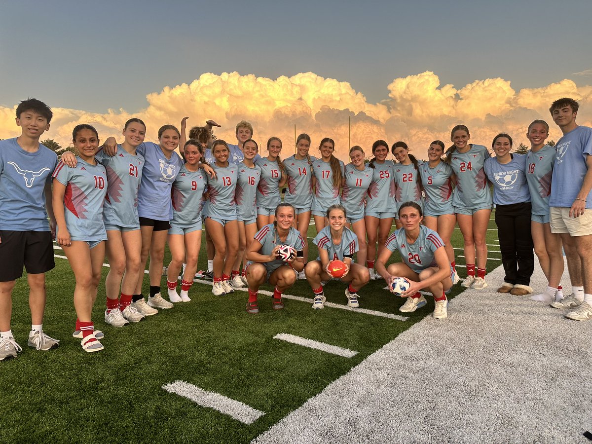 Big Senior Night win over Pattonville to wrap up regular season play. Congrats to our three seniors, and captains: Claire Francis, Julia Worley, and Anna Zichella.  We ❤️ you!