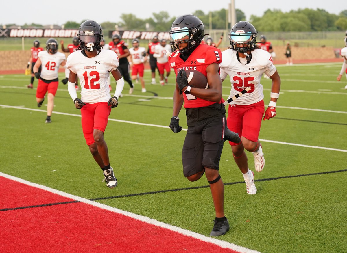 KilleenISD_'s tweet photo. Harker Heights (@HHKnights_FB) showcased the work it put in over the last month, hosting its annual Spring Joust on Thursday night. Hundreds of fans gathered to watch as the Knights went through warm-ups, individual drills and a scrimmage. Onward to the fall! #WeAreKISD https://t.co/hN0falWbyz