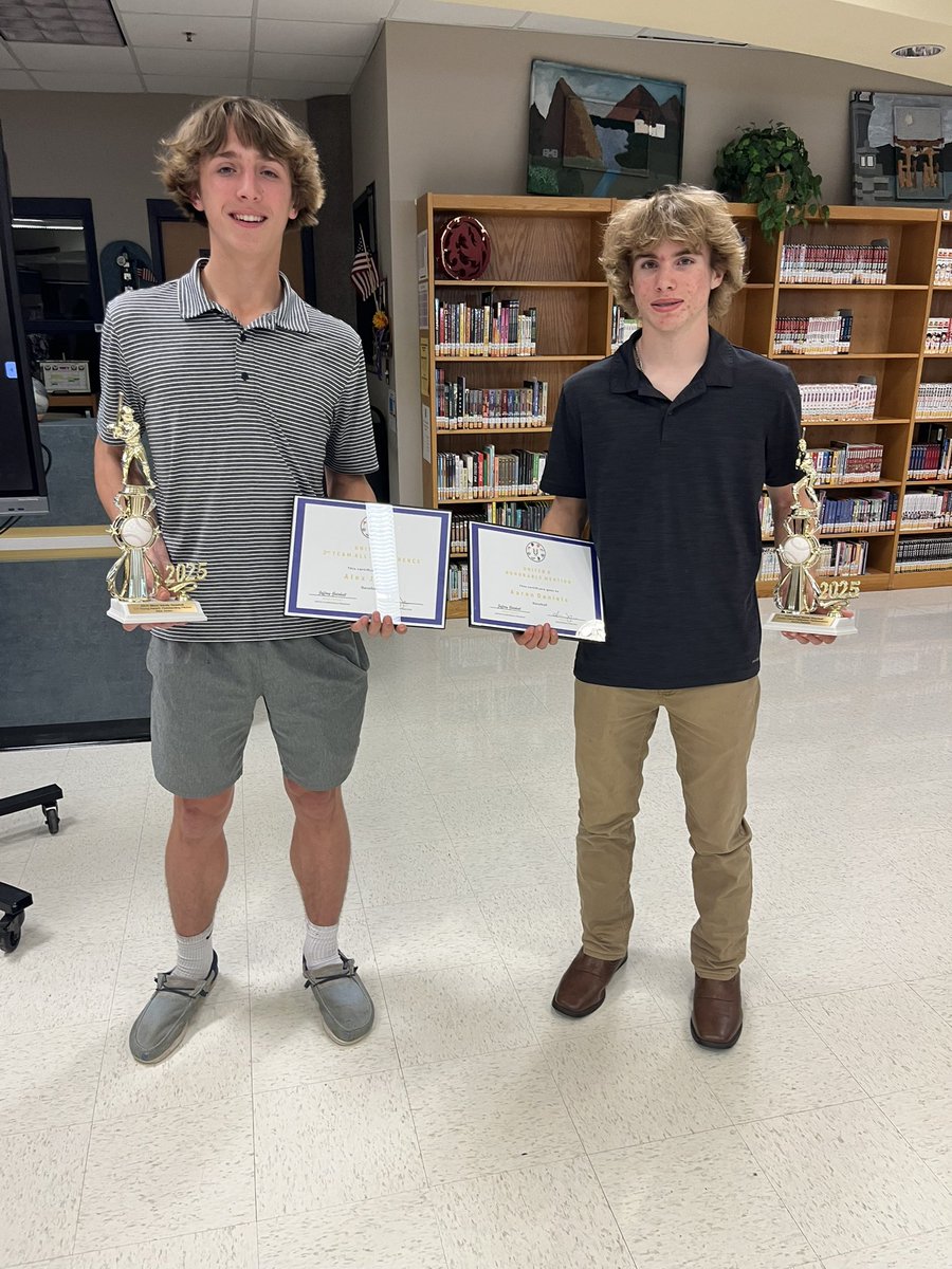 Alexplaysballl's tweet photo. Awards Night 2nd team all conference as a sophomore and pitcher of the year  thankful that god has allowed me to play this sport and I hope to continue to play  at a high level 
Go bucs https://t.co/5W496m92lq
