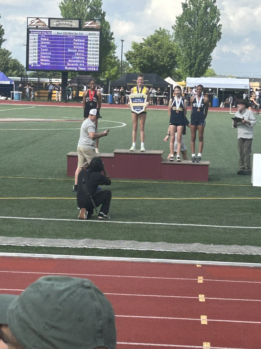 Easton_Track's tweet photo. Day 2: Congrats to our Girls 4x100 and 4x400 qualifying for states! Along with them were big PRs by Avi in high jump and Jariana in long jump to also book their tickets to PA states!! https://t.co/LoIlI9pfVx