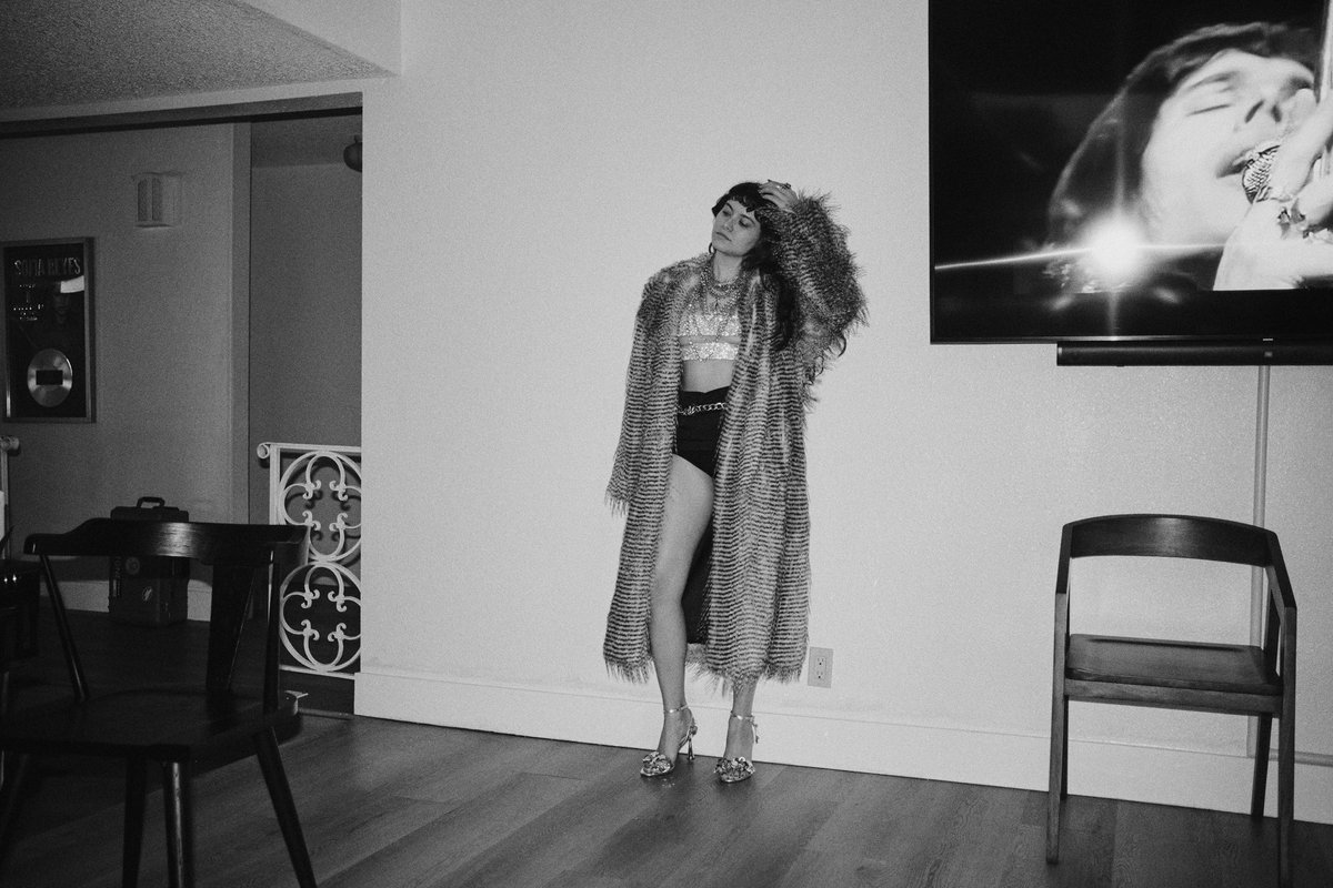 sofiareyes's tweet photo. 🫆👁️🥃 https://t.co/Q5sfBuFOvW