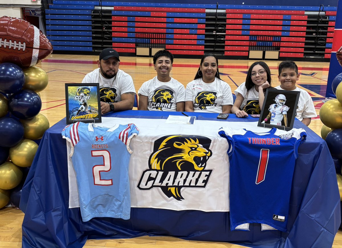 IrvinRocketftbl's tweet image. He's officially, official. Congratulations on your commitment to play at the next level, Cricket! Proud is an understatement. GO ROCKETS! 🚀
#PenToPaper ✍️🏼