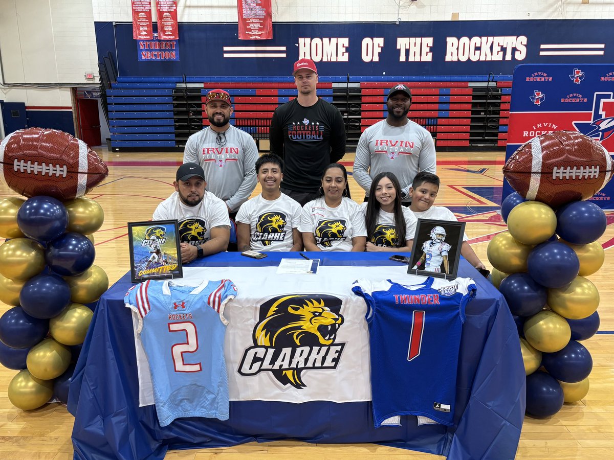 IrvinRocketftbl's tweet image. He's officially, official. Congratulations on your commitment to play at the next level, Cricket! Proud is an understatement. GO ROCKETS! 🚀
#PenToPaper ✍️🏼