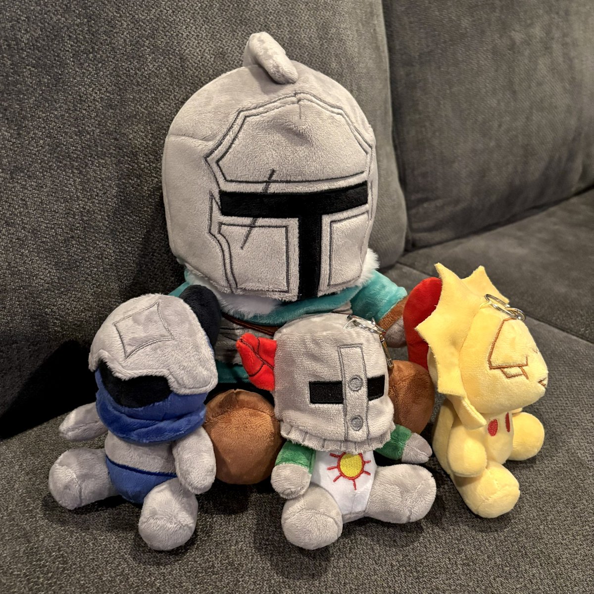 NELLOSHEP's tweet photo. Size comparisons for the new dark souls keychain plushes! https://t.co/AhtkHh2kUR