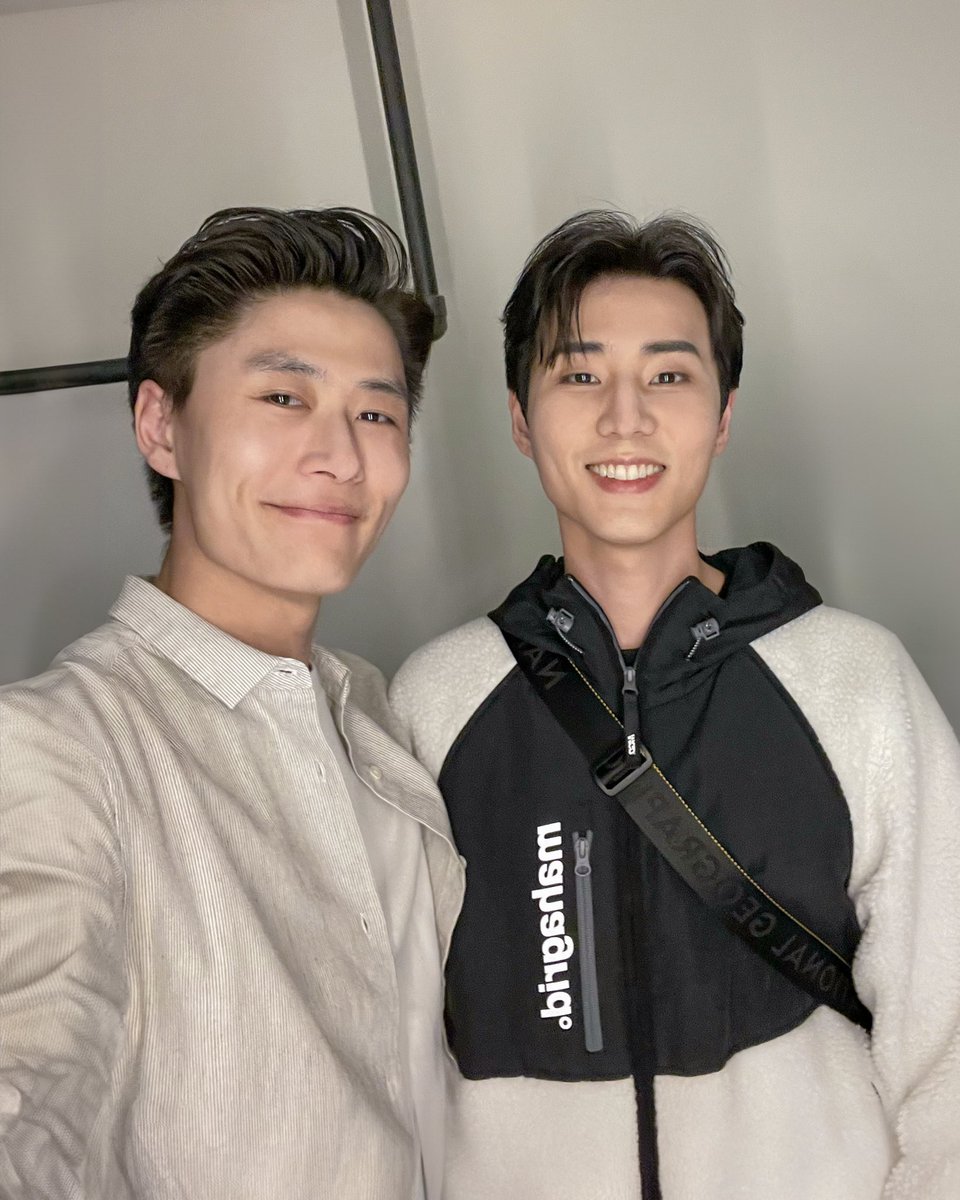 congratulations to <a href="/day6official/">DAY6</a> on their world tour finale in Seoul this weekend!! 🥳🎉🥂
thank you to the bois + JYP for having us at their sold-out New York show 🙏 our bestie played MADISON SQUARE GARDEN!! 🤘🏼😭🤘🏼
my first time seeing my 3 brothers together in ages 🥹💛