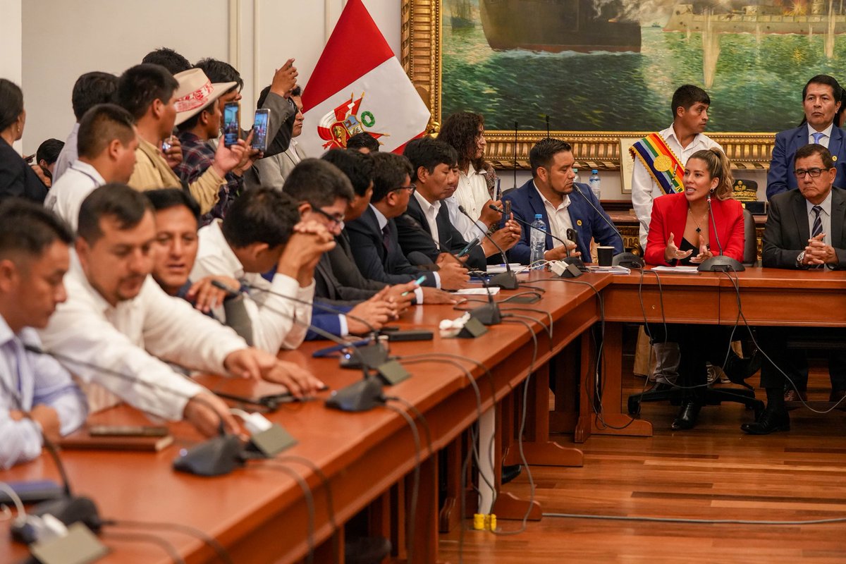 Rosselli Amuruz (@rosselliamuruz) on Twitter photo ¡La voz de los alcaldes se hace escuchar! 💪🏽
Hoy como <a href="/AvanzaPaisOfi/">Bancada Avanza País</a>, junto a mis colegas <a href="/jwilliamszapata/">José Williams Zapata</a> y <a href="/karolparedesf/">Karol Paredes Fonseca</a> nos reunimos con más de 30 alcaldes de todo el país, quienes solicitan el incremento progresivo del FONCOMÚN del 2% al 4%.
Este pedido es justo y ¡La voz de los alcaldes se hace escuchar! 💪🏽
Hoy como <a href="/AvanzaPaisOfi/">Bancada Avanza País</a>, junto a mis colegas <a href="/jwilliamszapata/">José Williams Zapata</a> y <a href="/karolparedesf/">Karol Paredes Fonseca</a> nos reunimos con más de 30 alcaldes de todo el país, quienes solicitan el incremento progresivo del FONCOMÚN del 2% al 4%.
Este pedido es justo y