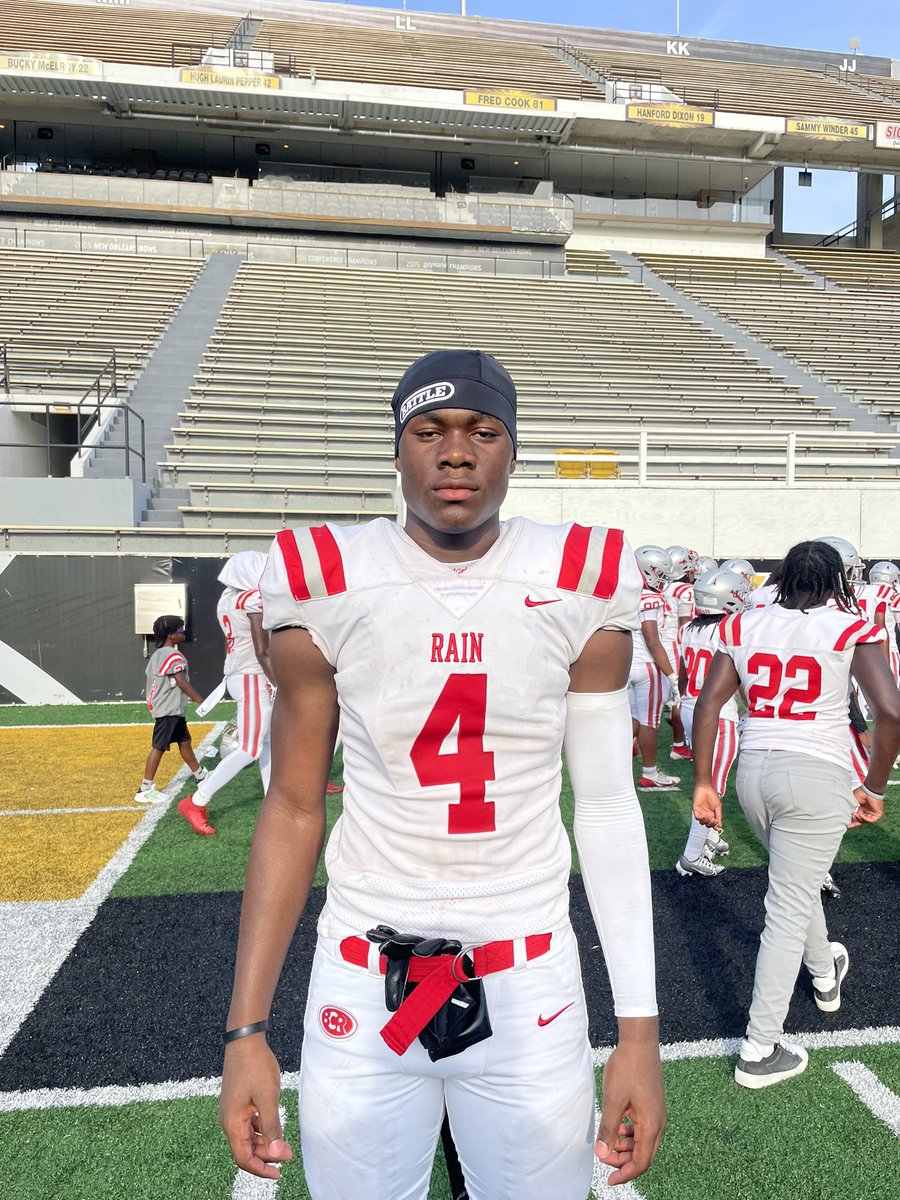 AL_Recruiting's tweet photo. 🚨College Coaches, put him in the board!

I’m calling it now!  I saw one next top WR prospects in Alabama! 

2028 WR Darryl Blackmon Jr (@_darrylblackmon) is going to be a ⭐️

Thankful to @mugshotsburgers for sponsoring me so I can spotlight these athletes! https://t.co/fSwV54DVEW