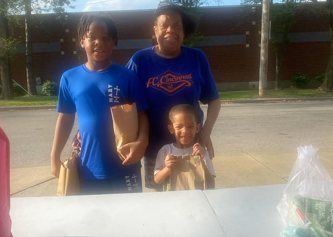 Tonight was RJEC Medical Clinic Pop up Street outreach. Special thanks to our RJEC Volunteers for providing brown bag meals.❤️ <a href="/ThreeArchesFnd/">Three Arches Foundation</a>