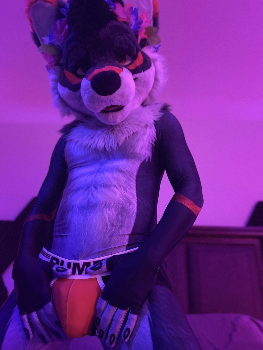 I need your muzzle right here 🥴🥴