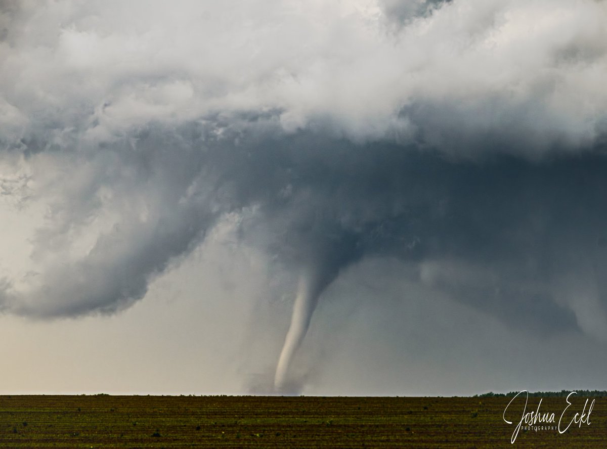 New Richmond, WI tornado today 5/15/2025. Photo taken around 3:30 PM near Hammond, WI at the intersection 200th St and Hwy 12.  #wiwx #Tornado <a href="/NWSTwinCities/">NWS Twin Cities</a>