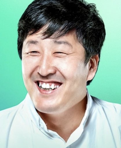allolivee's tweet photo. 아니 얘 존잘남으로 바이럴 쳐하는 게 존나 빡친다고 그냥 둘이 존나 똑같이 생김

현봉식                                정준원 https://t.co/oWjRxdYEIP