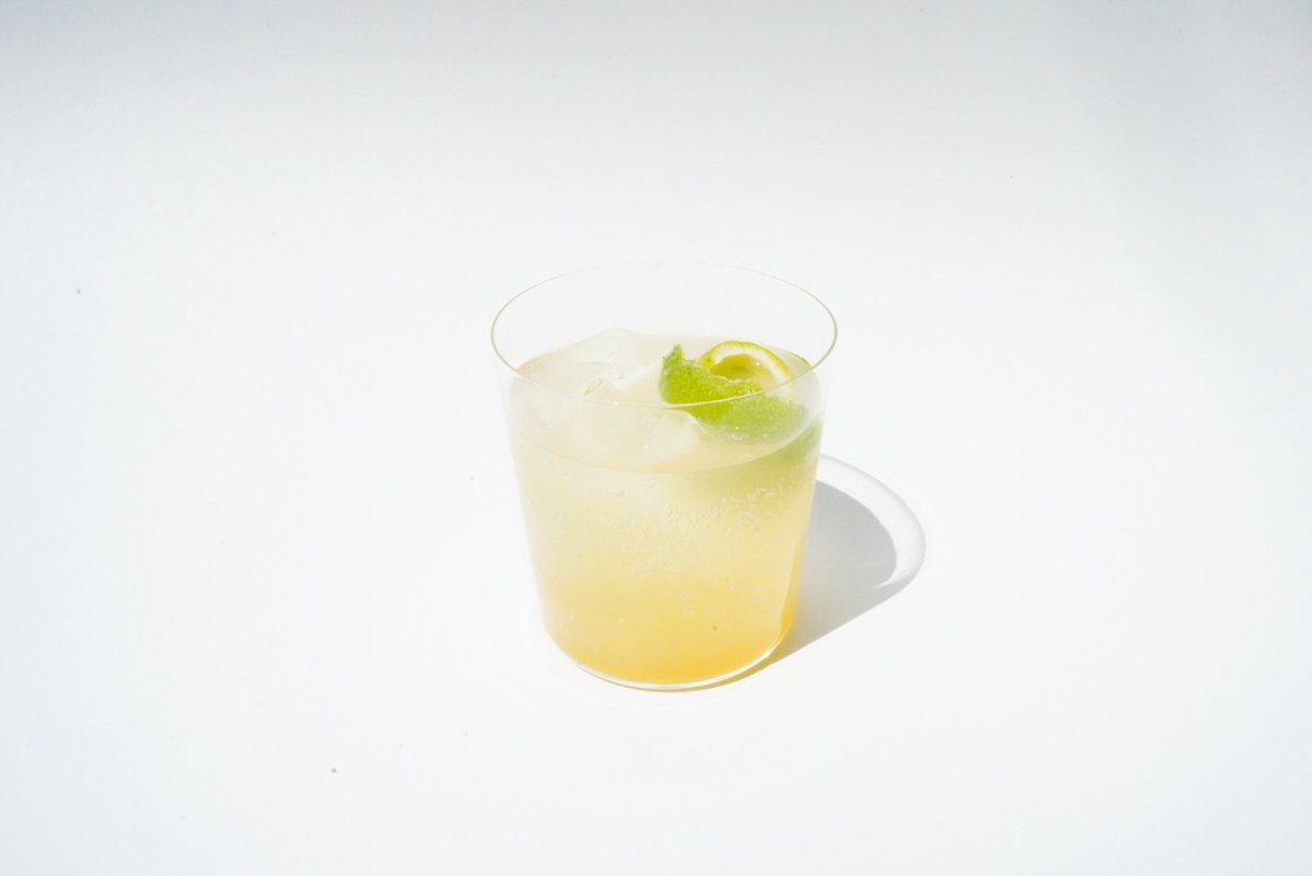 静かな夜カフェで青レモンサワーを飲む🍋
#YORUjian