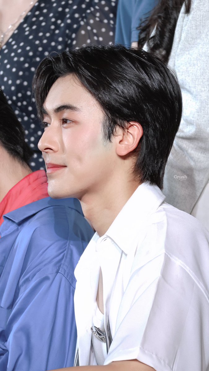 กรจากกล้องนี่คือหล่อจริงๆ y-y 💞