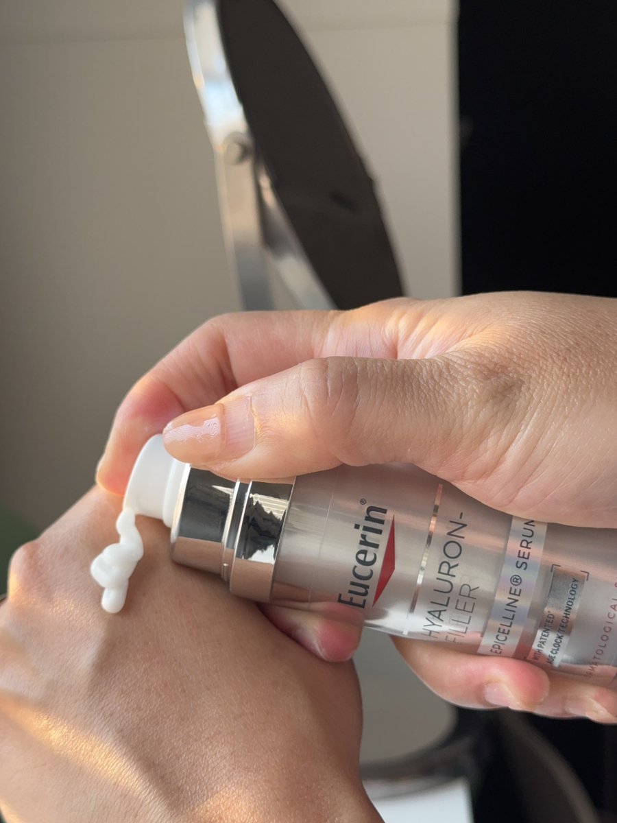 อายุ38 แล้วอ่ะ อันไหนที่ทำแล้วดี อันไหนใช้แล้วหน้าไม่แก่ นี่ลองหมด ทั้งฉีดหน้า ทาครีมหนักมาก ไม่อยากแก่ 😂 ล่าสุดเพื่อนป้ายยา บอกให้ลองตัวนี้ของ Eucerin เป็นตัว Epicelline Serum คือเน้นช่วยเรื่อง Aging เลย ยิ่งถ้าใช้คู่กับการทำหัตถการจะยิ่งได้ผลลัพธ์ดีขึ้นอีก ลองใช้มาจะหมดขวดแล้ว