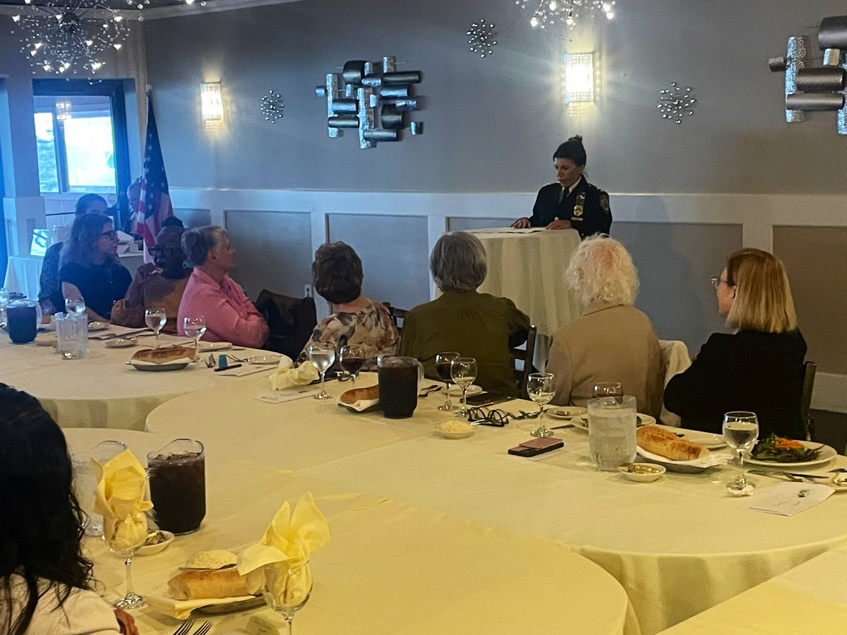 NYPDstatenIslnd's tweet photo. Tonight, Assistant Chief Eger proudly presented college scholarships to three amazing women at the NYS Women’s Inc. Staten Island Chapter event. She delivered a powerful speech on the vital role women play in the workforce, in communities, and in shaping a better world. https://t.co/y8kjYw43IM