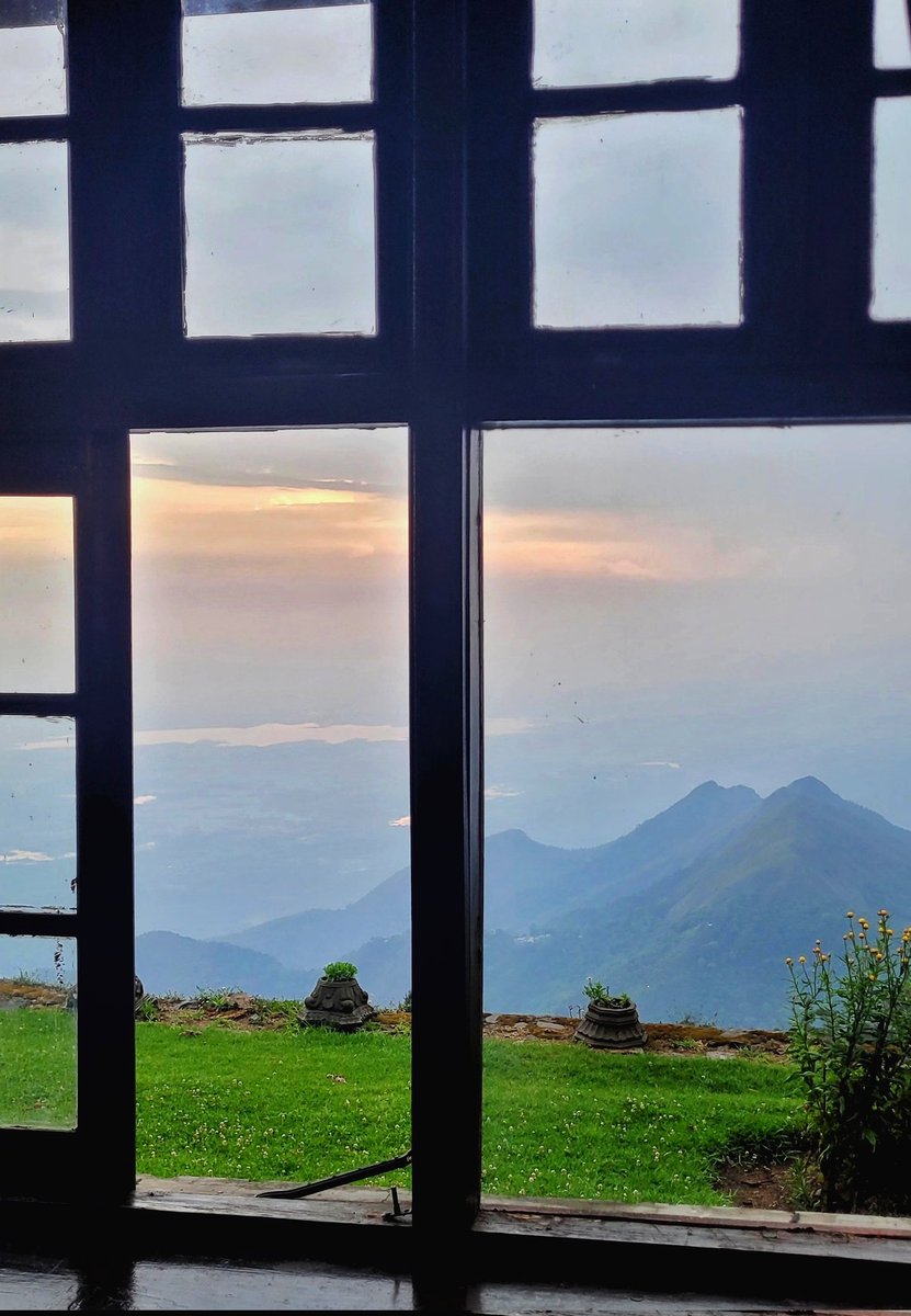 malenadhudugi's tweet photo. A window into serenity... 
From Kodai 🏞️💚 https://t.co/qcJt5v0rNq