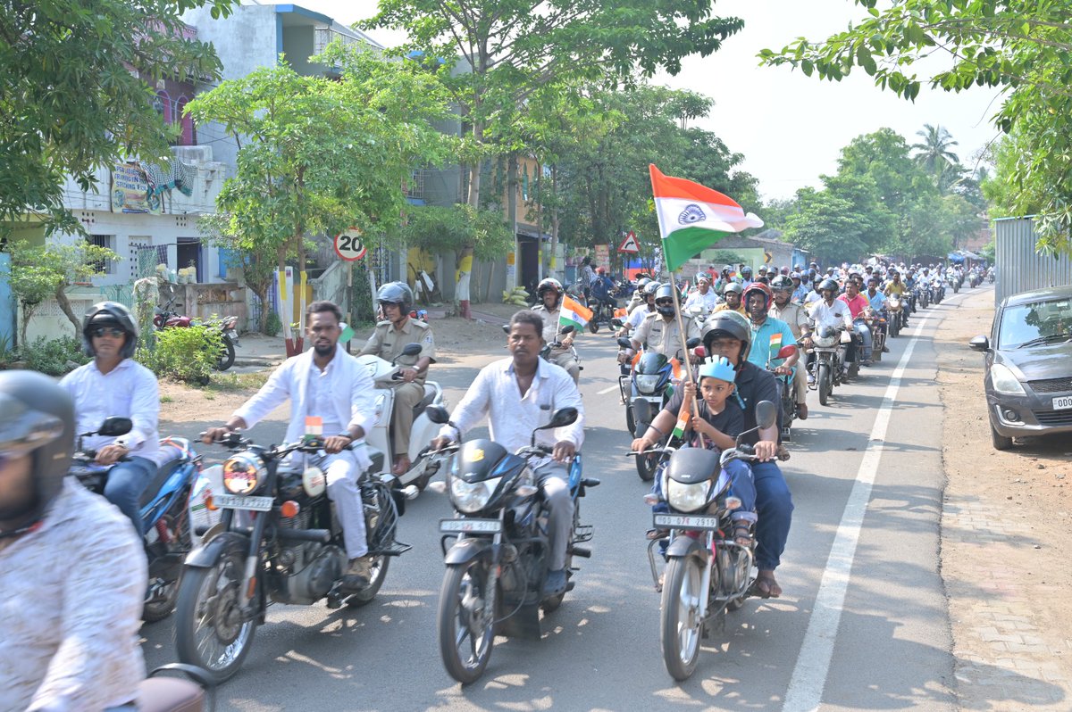 Tdr_digapahandi's tweet photo. A Tiranga Rally on Bikes and Motorcycles held at Digapahandi, Ganjam, Odisha to show our relentless support and gratefulness to our brave and courageous Indian Armed Forces who selflessly defend our nation.
                                               Jai Hind. https://t.co/HTuDaGOzV1