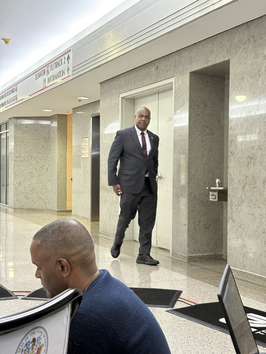 Mary-Lyn Buckley (@ml_buckley) on Twitter photo Newark Mayor Ras Baraka just arrived ahead of NJ Transit press conference <a href="/1010WINS/">1010 WINS on 92.3 FM</a> #njtransit <a href="/NJTRANSIT/">NJ TRANSIT</a> Newark Mayor Ras Baraka just arrived ahead of NJ Transit press conference <a href="/1010WINS/">1010 WINS on 92.3 FM</a> #njtransit <a href="/NJTRANSIT/">NJ TRANSIT</a>