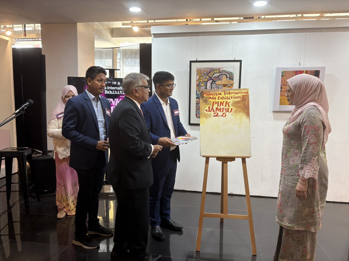 Ambassador <a href="/shameem572/">Shameem Ahsan</a> speaking at the inauguration of Pink Jambu 2.0 Art Exhibition at Universiti Teknologi Mara, Malaysia. The exhibition, showcasing paintings of young artists from #Bangladesh, #Malaysia and other countries, aims to promote #peace &amp; friendship through art.