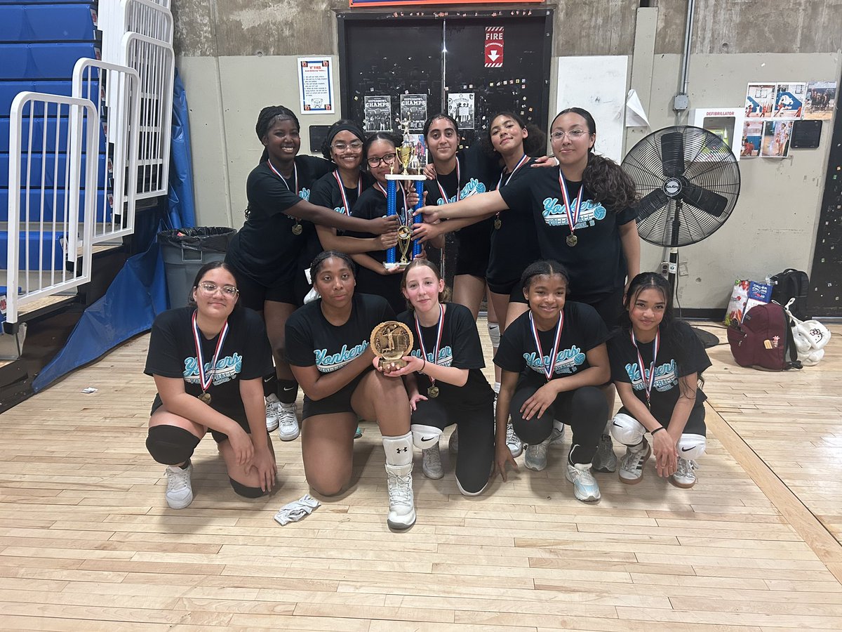 DrVVasquez's tweet photo. Congratulations to the @school16yonkers Intramural Girls Volleyball Team on winning the championship! We are so proud of you. Thank you Coach Angiolillo &amp; Ms. T. for taking our team to the next level! @YonkersSchools @AnibalSolerJr https://t.co/79pZvoxB0a
