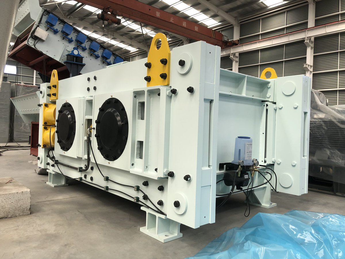 JinluSandMaker's tweet image. Differential speed dual roller crusher has two curved rollers, one is active, another is passive. Later today I will upload the latest video of dual roller crusher. Coming soon…
#rollercrusher #sandmakingmachine #sandcrusher #sandplant #curvedrollercrusher #limestone #silicasand