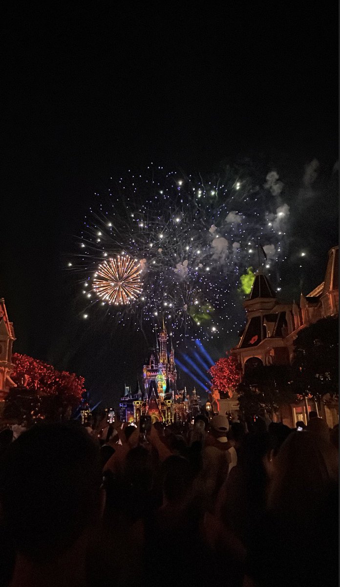_Yz98's tweet photo. 15.5.2025

Fireworks at the magical Disney Land 🎆🏰 https://t.co/v7JBasWk4e