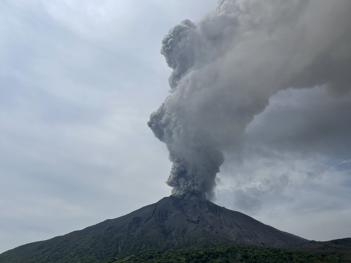 F５０号は新品フレーム付き。山桜、貴志川風景 7月7日までの販売 になります。 桜島各所から撮影 まだ噴火は続いてるみたいですが、通常運航中