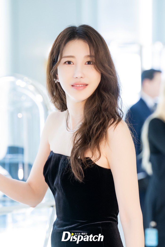 jiahlaxy's tweet photo. SHE'S SOOO PRETTY 😭💕💞💖 https://t.co/y7jWwy4GQE