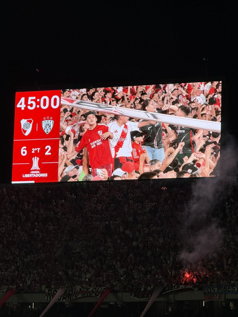 Impresionante <a href="/RiverPlate/">River Plate</a> 🤍❤️🤍